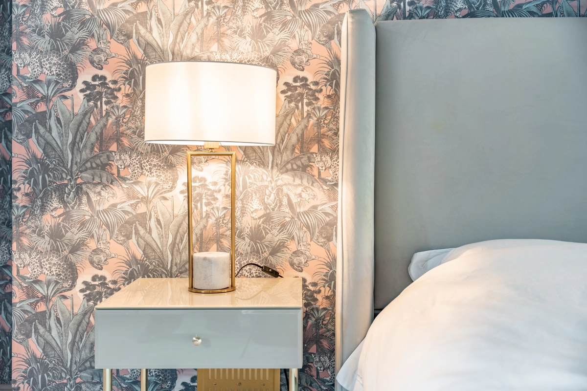 Bedroom detail light - Chipstead interior design